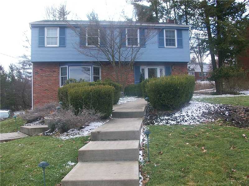 1st image of 213 Falconhurst Dr