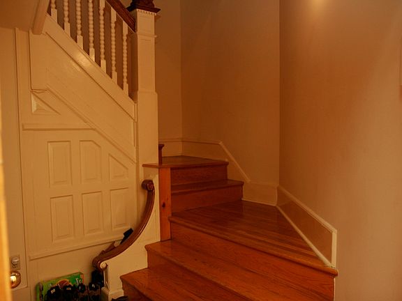 3rd image of 247 S Melville St Floor 1