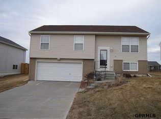 15826 Willow St, Omaha, NE 68136