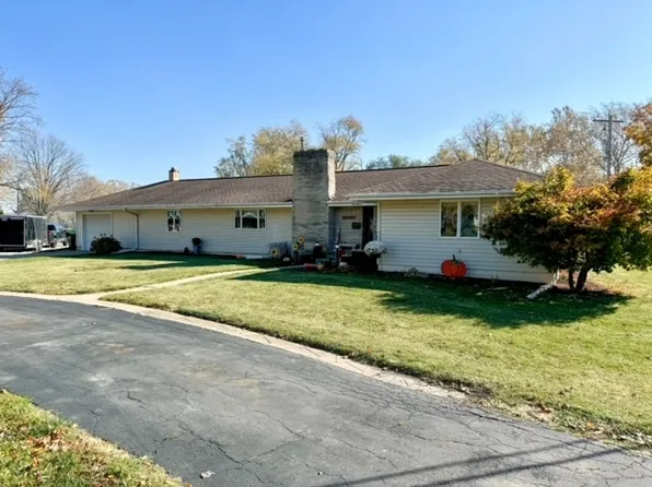 211 W Willow St, Fairbury, IL 61739