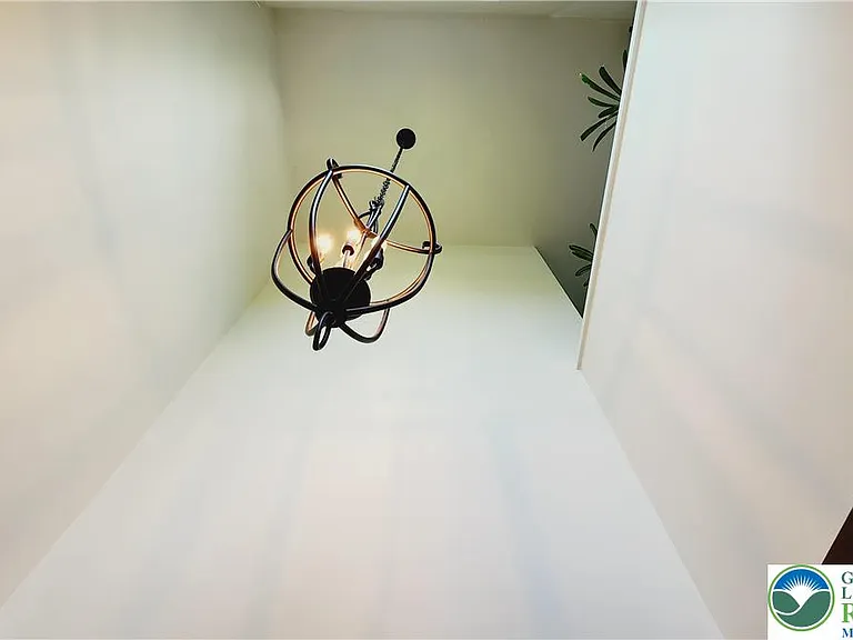 8507 Putnam Ct — Photo 6