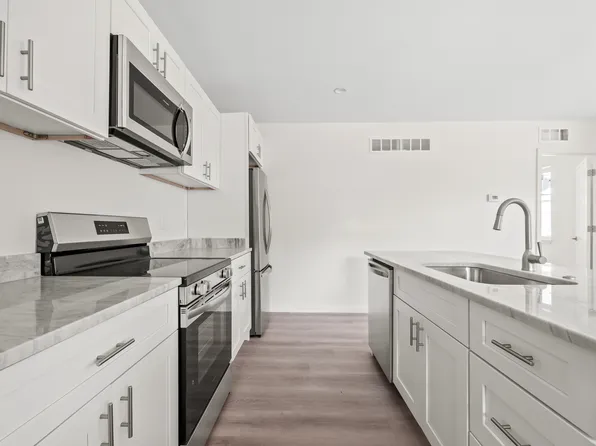 34 Cross St, Auburn Hills, MI