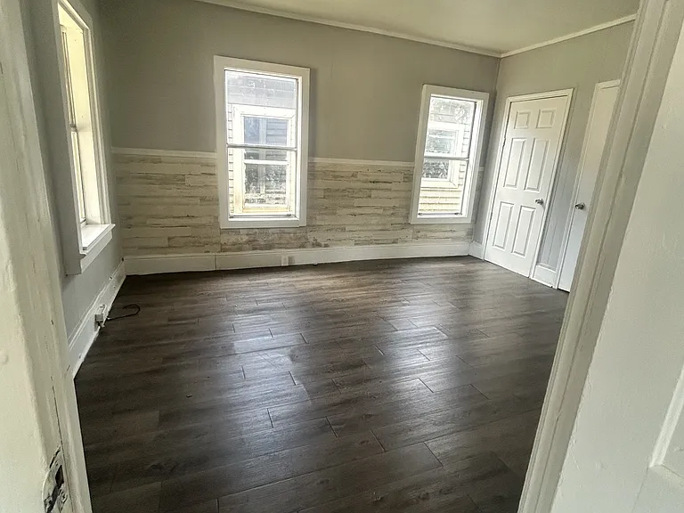 417 Moss St — Photo 6