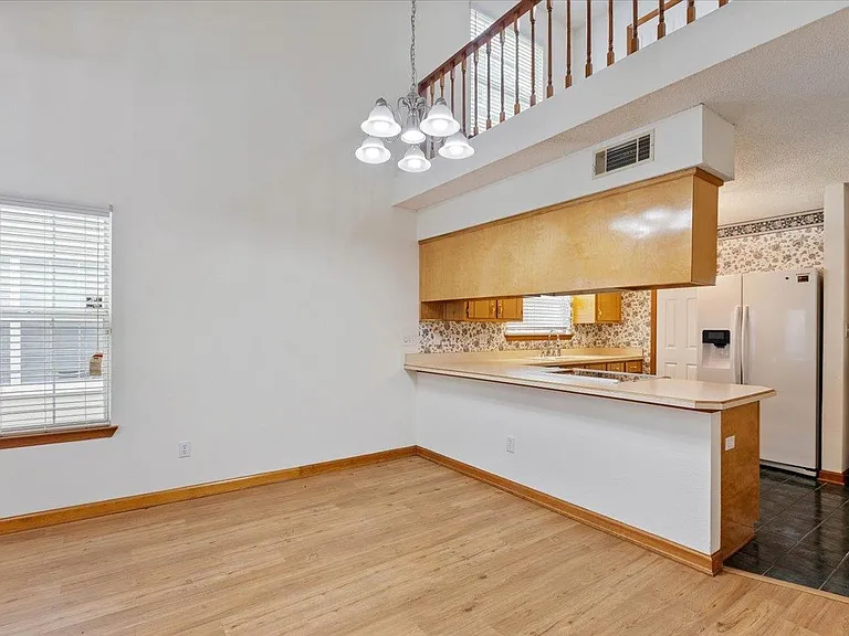 2510 Golden Park Ln — Photo 9