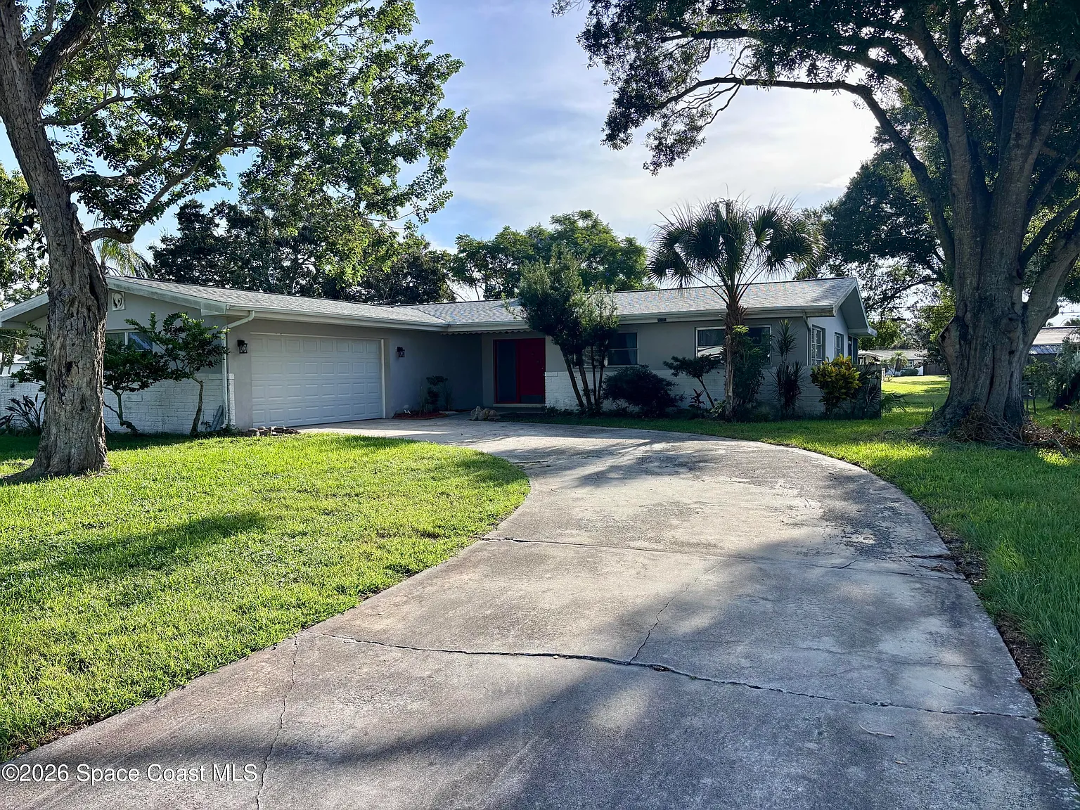 3 bed, 2.0 bath, 1963 sqft, $2,200 — Photo 2