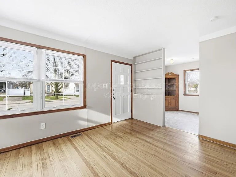 8048 Timken Ave — Photo 5