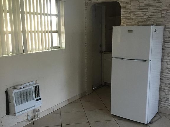 2nd image of 2501 NE 49th St APT 4