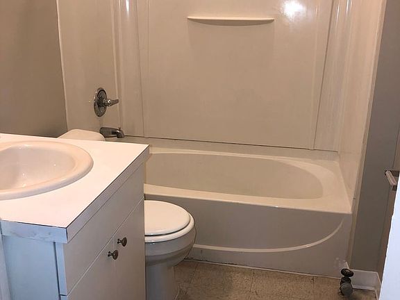 5th image of 1969 Poplar Ave APT 5