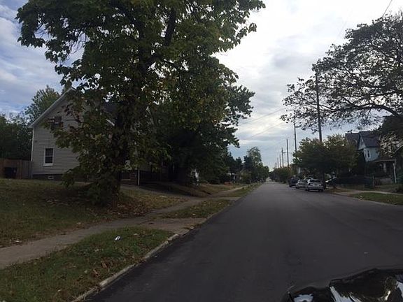 4th image of 9511 Dickens Ave