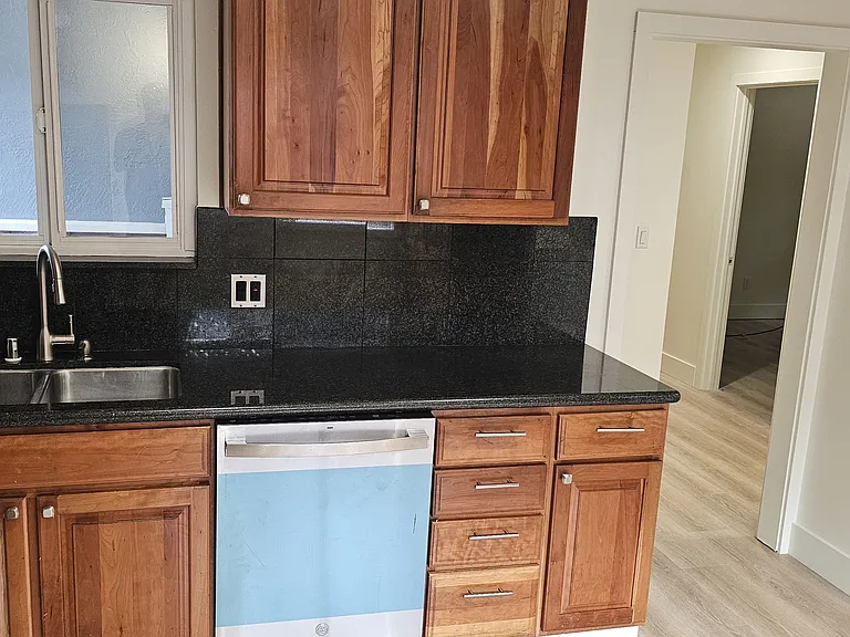 2525 Center Rd — Photo 8