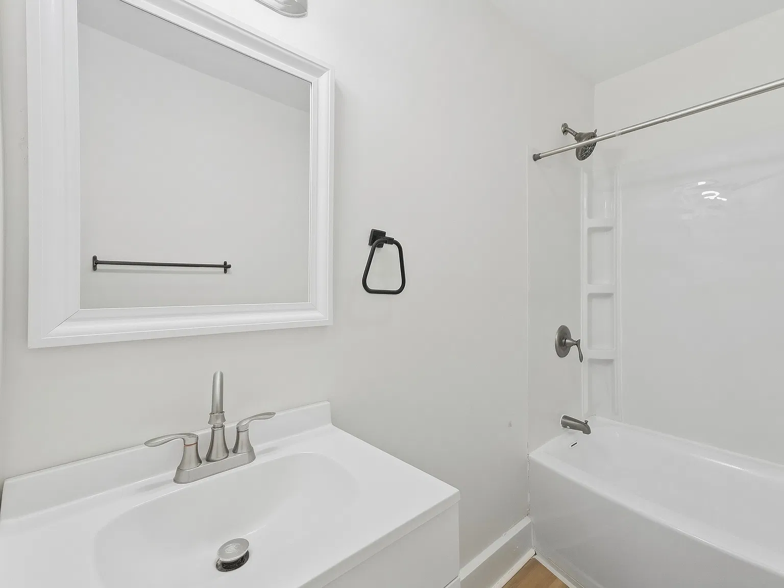 3 bed, 1.5 bath, 1400 sqft, $1,875 — Photo 2
