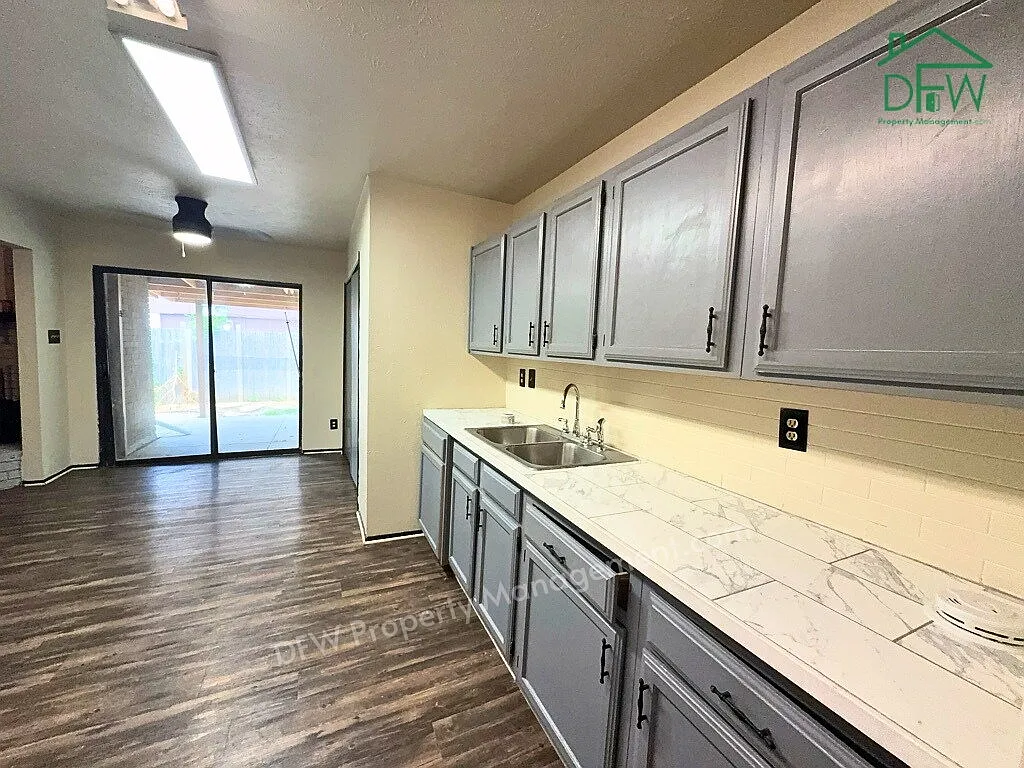 3 bed, 2.0 bath, 1391 sqft, $1,550 — Photo 3