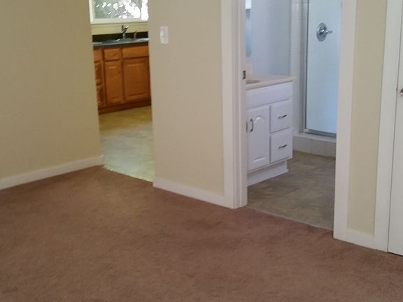 3rd image of 475 Cherry Ave