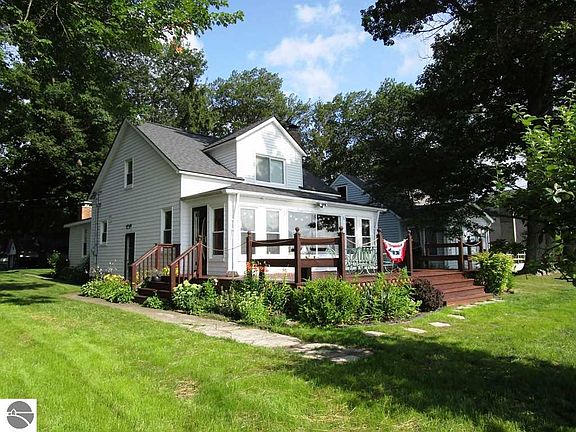 2nd image of 1597 Douglas Dr