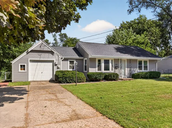 4207 Madison Ave, Des Moines, IA 50310