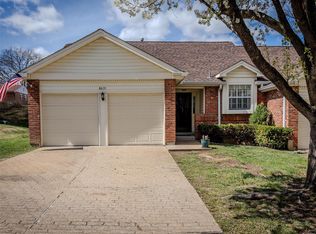 8631 Glenmont Ct, Saint Louis, MO 63123