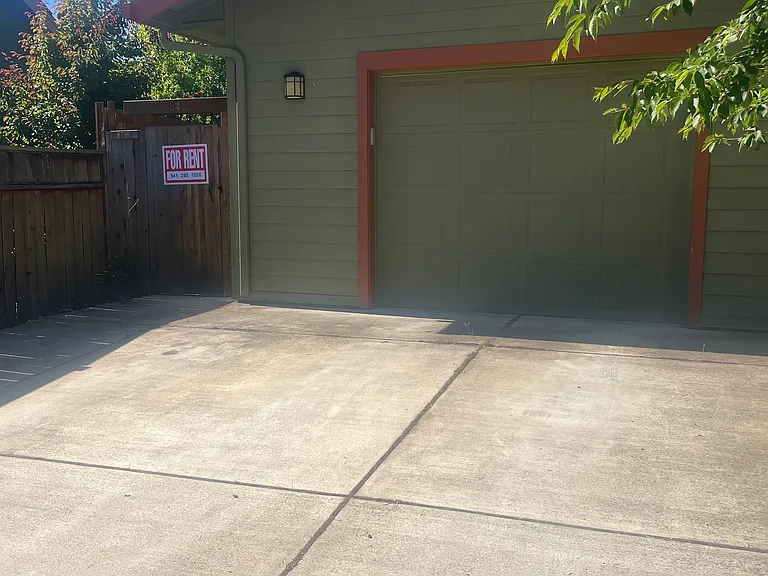 W Nevada St — Photo 14