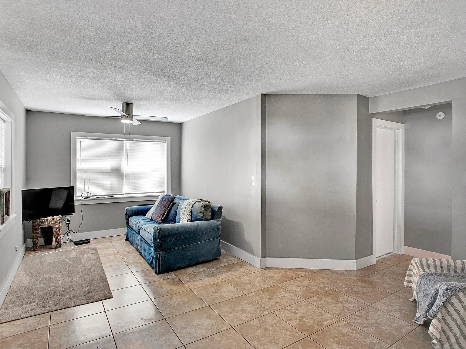 3 bed, 1247 sqft, $2,799 — Photo 2