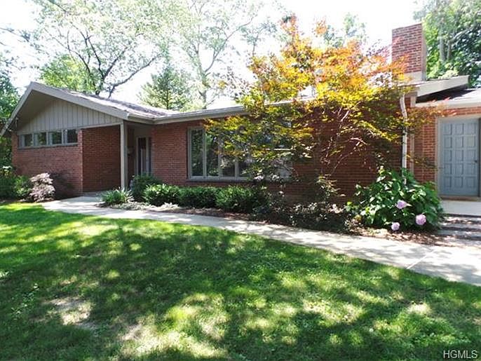 1st image of 13 Hilltop Dr