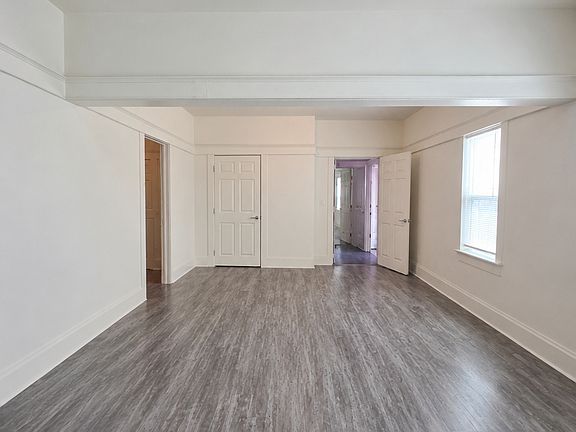 3rd image of 1709 W 45th St APT 2