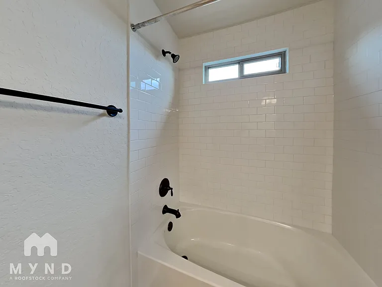 2230 Sandlewood Cv #102 — Photo 14
