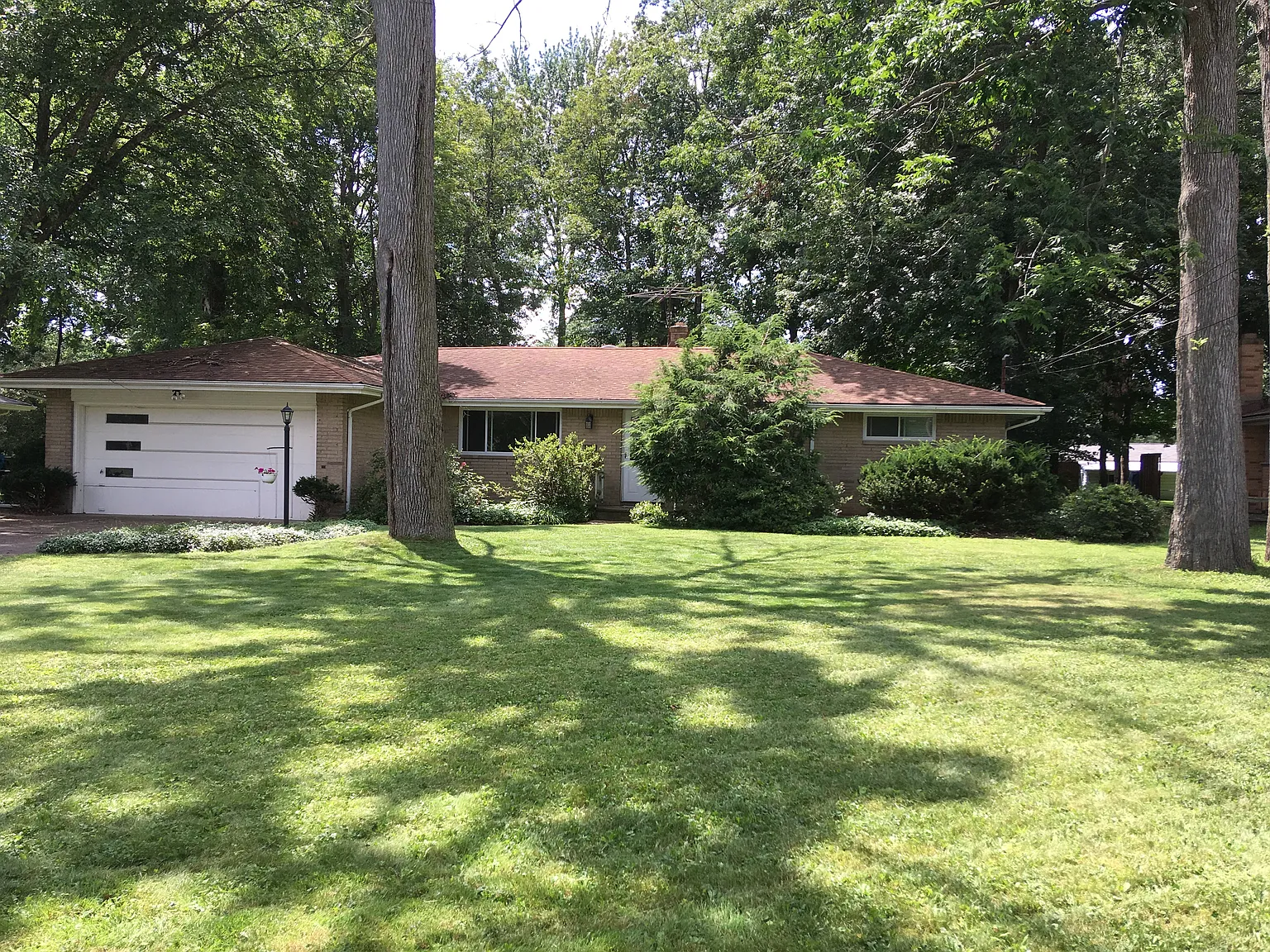 5076 Evergreen Dr photo 1