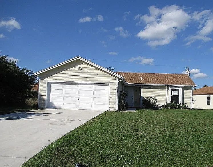 1st image of 437 SW Naftal Pl