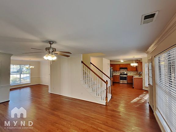 3rd image of 10002 Gardendale Ct