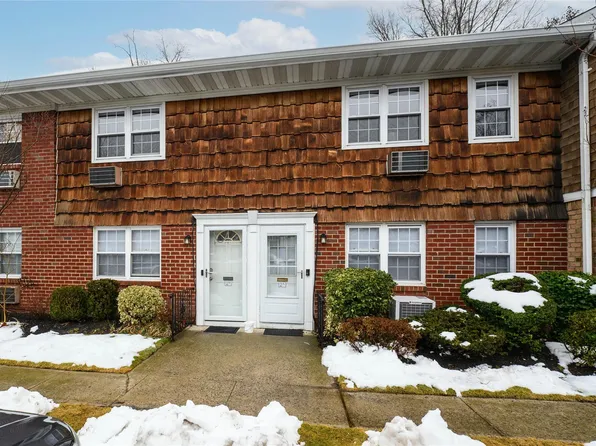 1 Anchorage Lane #2B, Oyster Bay, NY 11771
