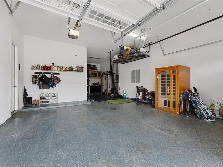 2221 Salt Grass Trl — Photo 36
