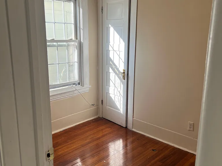 535 Richmond Ave — Photo 8