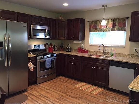 4th image of 37843 Winkler St