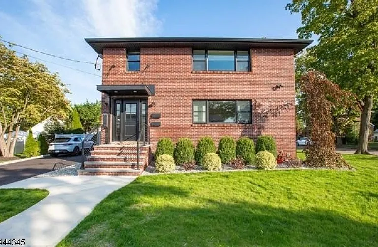 99 Baldwin Pl — Photo 1
