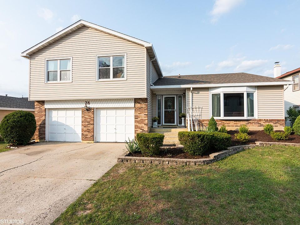 1st image of 28 Brian Dr