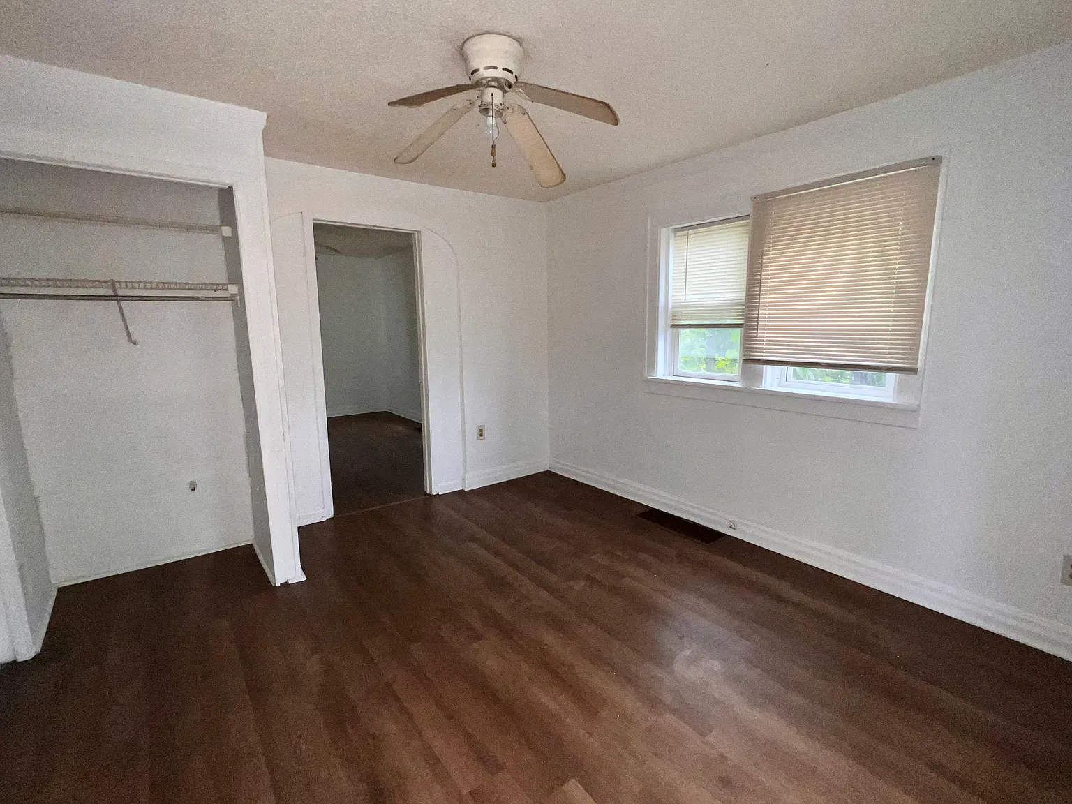 3 bed, 958 sqft, $1,300 — Photo 3