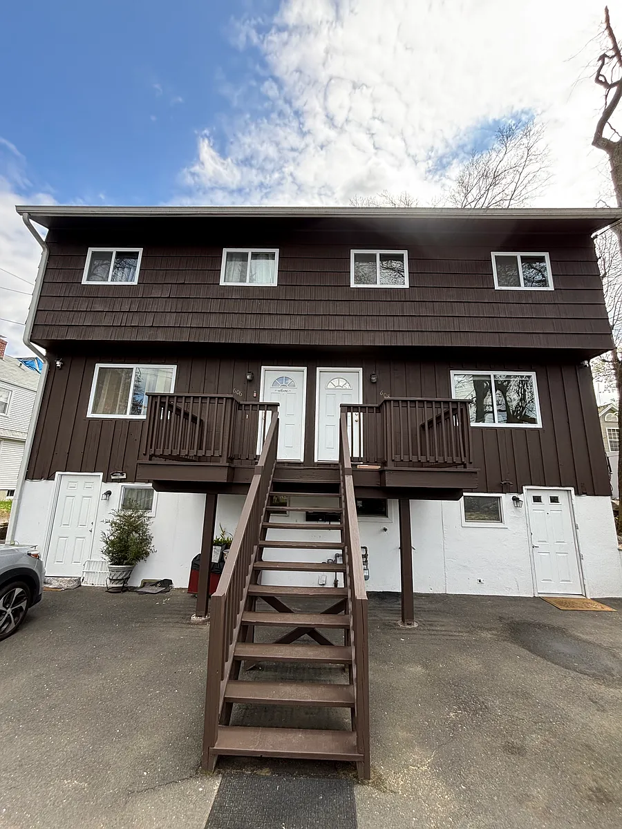 Building Photo - 608 Fairfield Ave #608