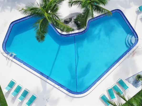 8267 SW 128th St APT 215, Pinecrest, FL 33156