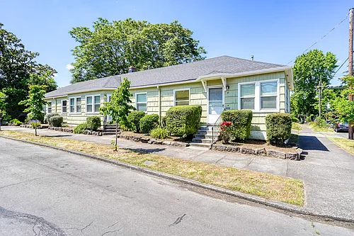 OPEN Saturday noon-1. Woodlawn Dekum 4plex - Corner Unit, Hardwoods, PATIO at Woodlawn Dekum — Photo 1