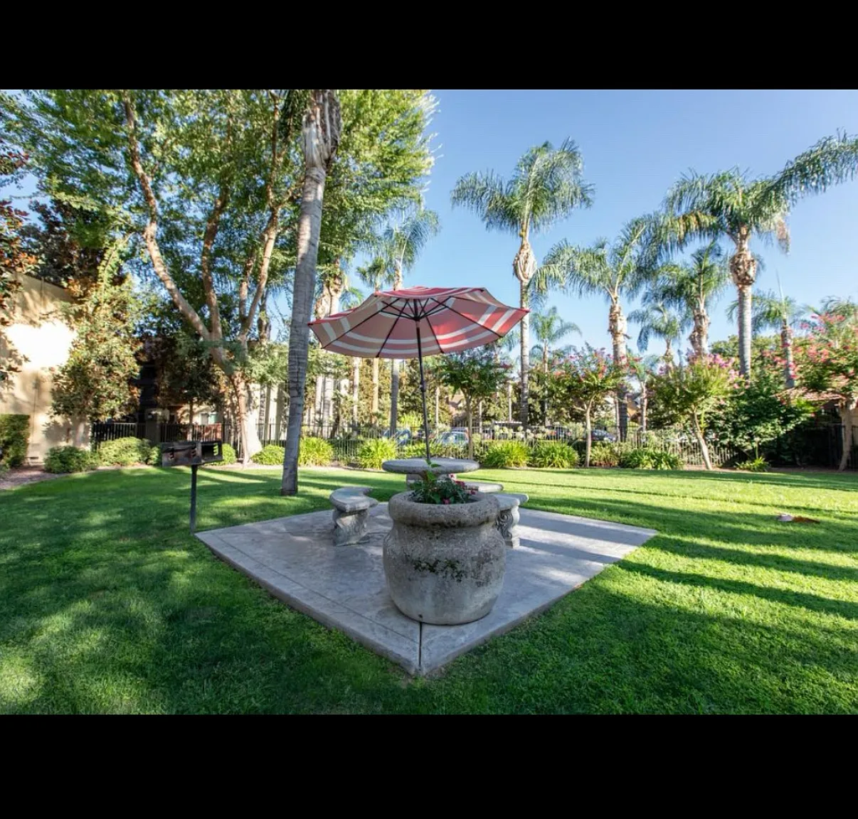 1 bed, 696 sqft, $1,300 — Photo 3