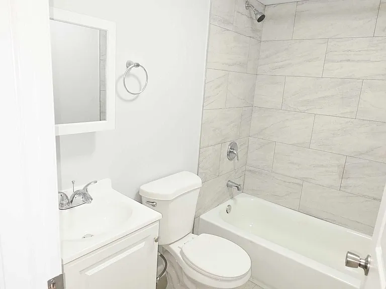 1530 Baker St — Photo 12