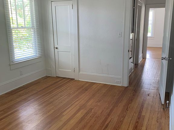 3rd image of 940 Bradshaw Ter APT A