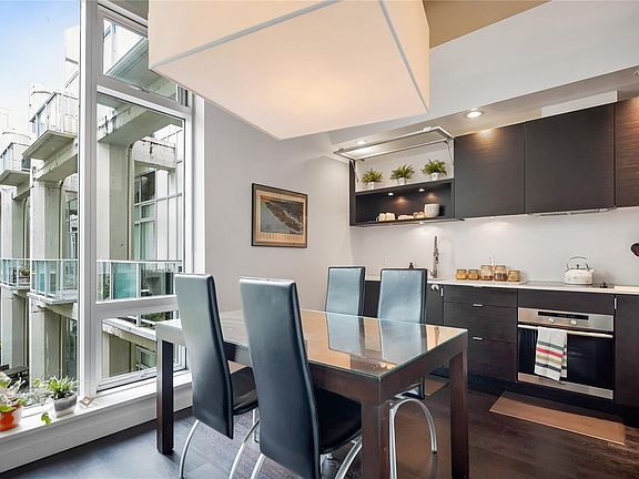 5th image of 770 Fisgard St #327