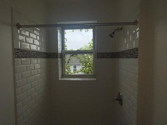 4th image of 280-284 Verona Ave #V3