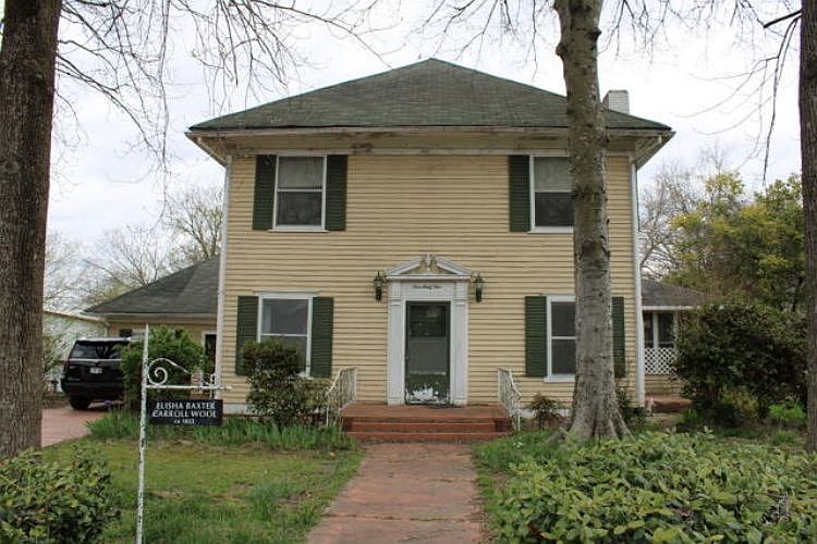 1st image of 961 E Main St