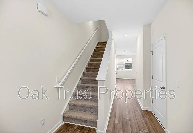 502 Townsford Ln — Photo 5