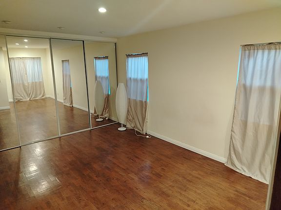 4th image of 4521 Moore St