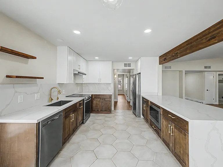 3922 E Larkspur Dr — Photo 2