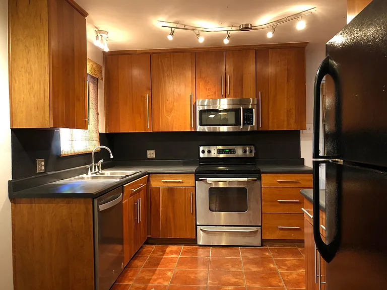 2201 W Catalina Dr — Photo 3