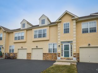 353 Manor Cir, Harleysville, PA 19438