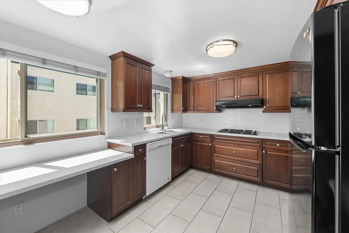 11260 Overland Ave — Photo 4